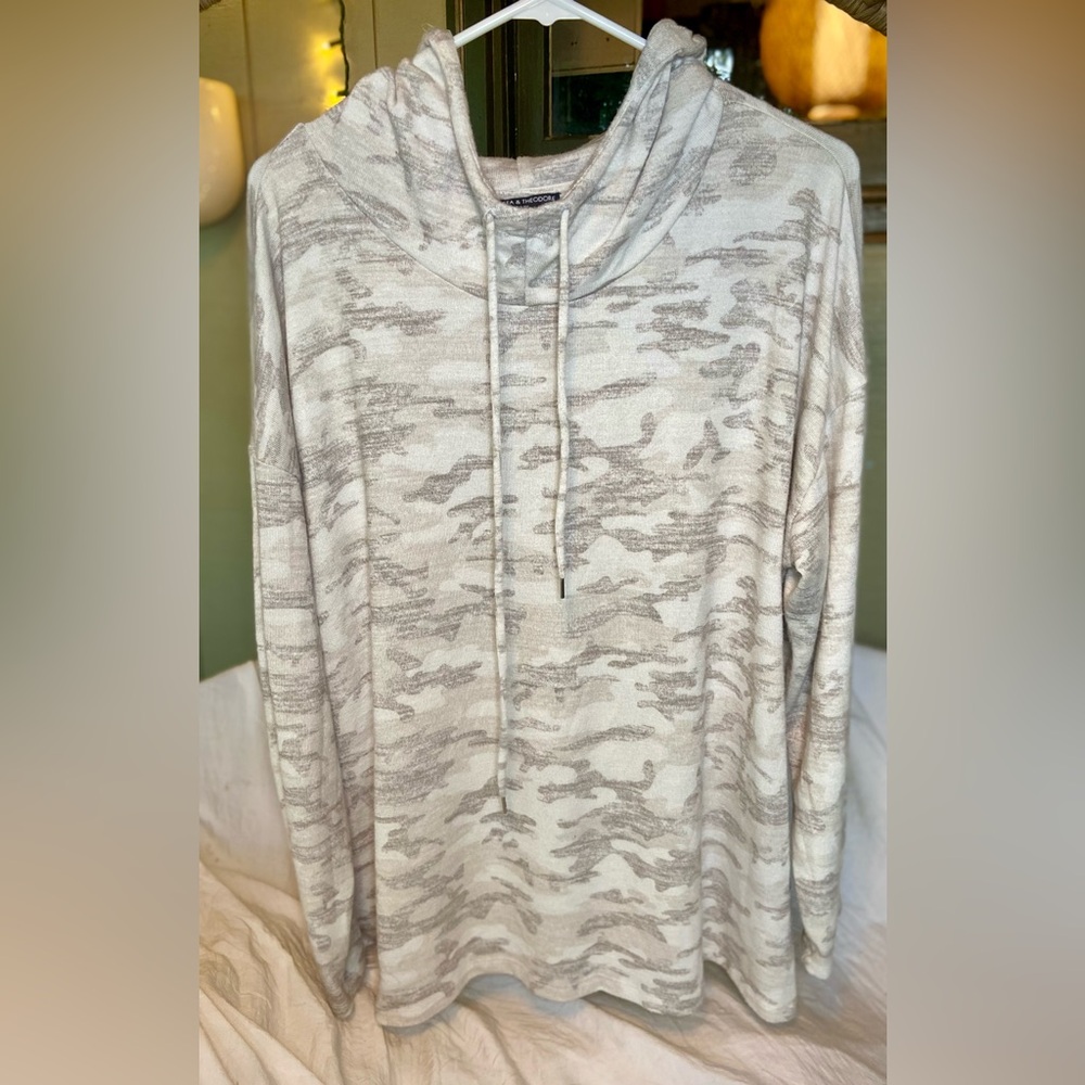 Chelsea & Theodore Cream and Light Gray Camo Hooded Pullover